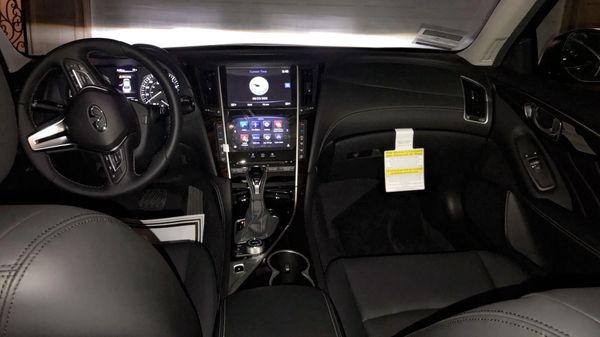 Q50 3.0t luxe interior