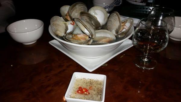 Steam clam with lemon grass