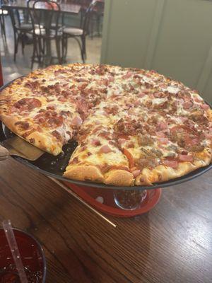 Deliciosa caliente y justo como la pedimos ! No puedo explicar tienen que ir y probarla !