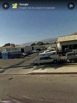 Can make a horror movie of this place... "Last building in The Back" cause they work is horrible...!!!