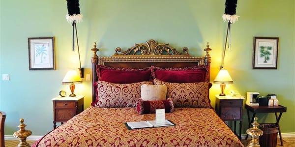 The Guest Rooms at THe Palms Cliff House Inn Near Hilo, Hawaii