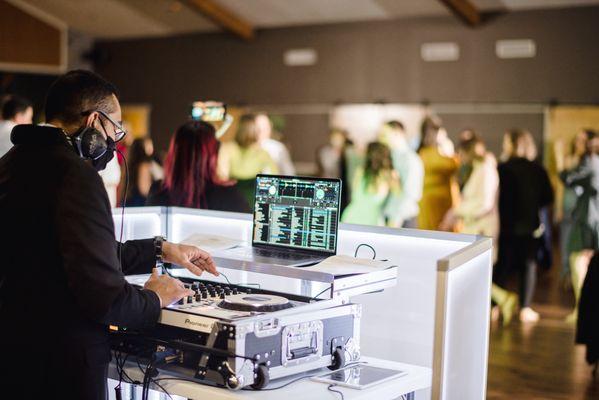 SOUNDBAR Entertainment