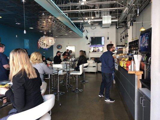 Amazing atmosphere! Great food options, even wine!! Love the live band.