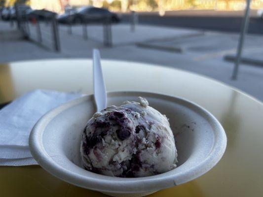 brambleberry mascarpone ice cream is fenomenal !!