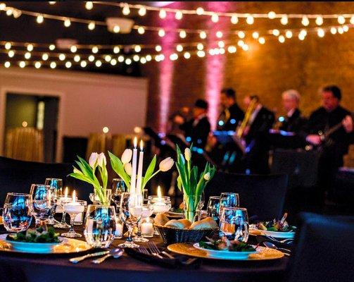 Big Band Music and lots of Gold.