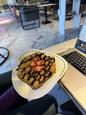 Regular bubble waffle + chocolate drizzle + strawberry $8