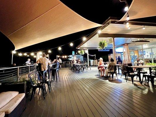 Outdoor rooftop space. Nice ambiance.