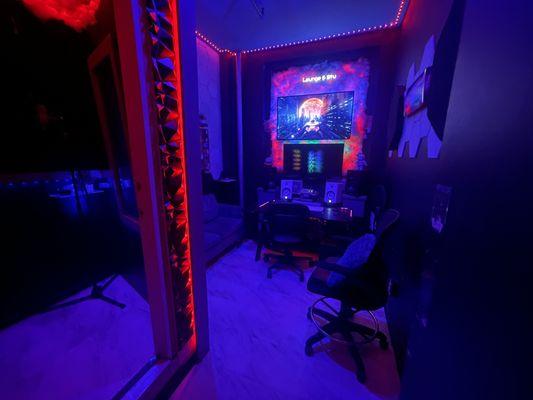 Lounge And Stu