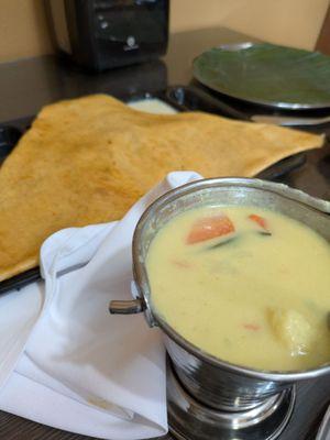 Cheese avalanche dosa does not disappoint. The coconut veggie soup is vegan. You can get vegan and vegetarian food here.