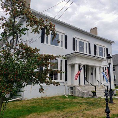 Front of Le Roy House