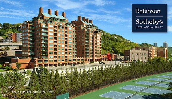 Robinson Sotheby's International Realty is an official representative of Adams Place Condominiums.