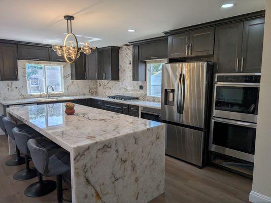 Crystalo Flower Quartzite Kitchen with backsplash