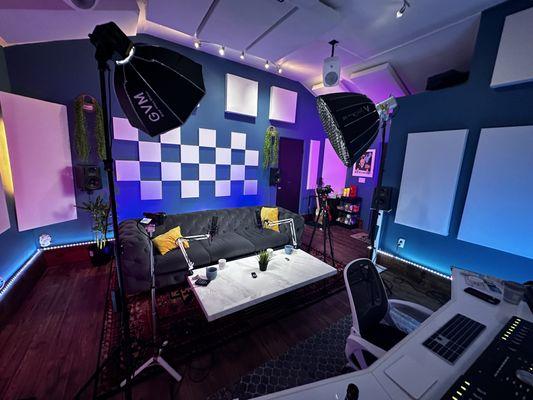LA Lounge Studios