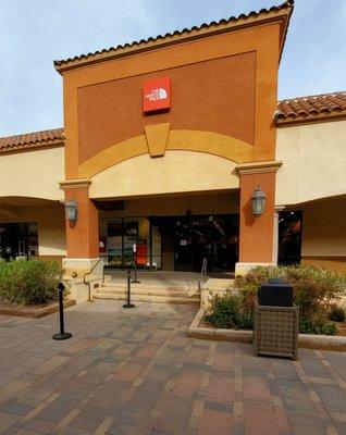 The North Face Desert Hills Premium Outlets