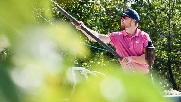 A Lemonade Window Cleaner uses an extendable Water-fed pole to clean windows.
