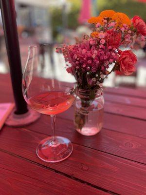 Loved the atmosphere here, chill, and pretty!! The wine was so good!! And definitely will come back!!