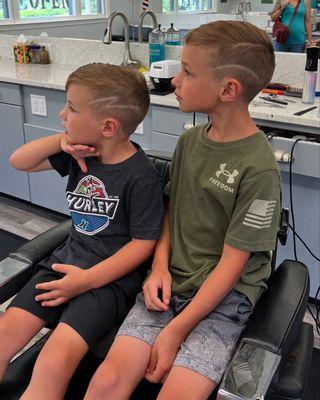 Little Del's Barbershop