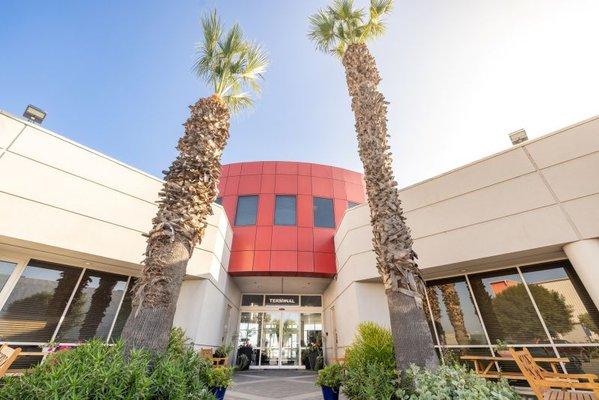 Welcome to Hollywood Burbank Jet Center