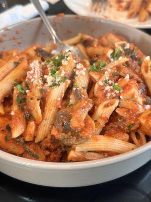 Pasta con i Funghi e Pomodoro with a side of chicken!