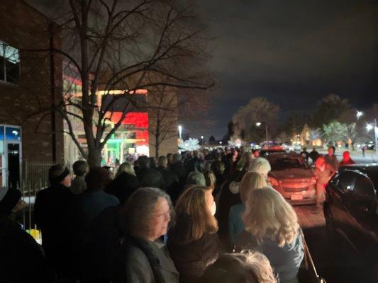 Line for the concert Natalie Grant & Danny Gokey.