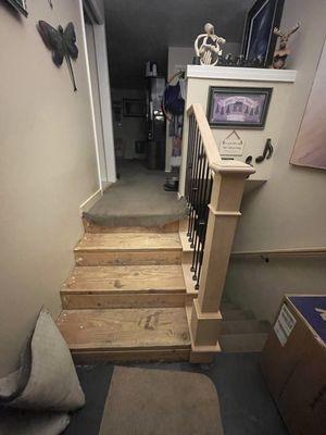 Pulled carpet off to show missing nosing. It's always best to let them know in the beginning. My bad!