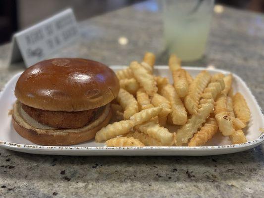 Kids- chicken sandwich w/fries