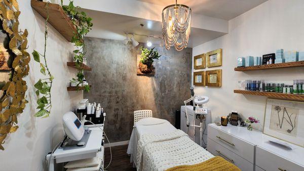 Inside Celebrity Skin treatment room
