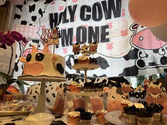 3 Little Cupcakes Cafe