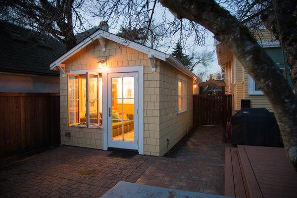 Montlake Backyard Cottage