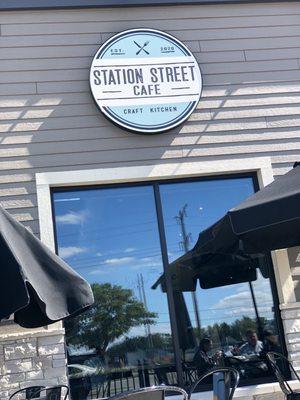 It's nice enough to enjoy dining outside.