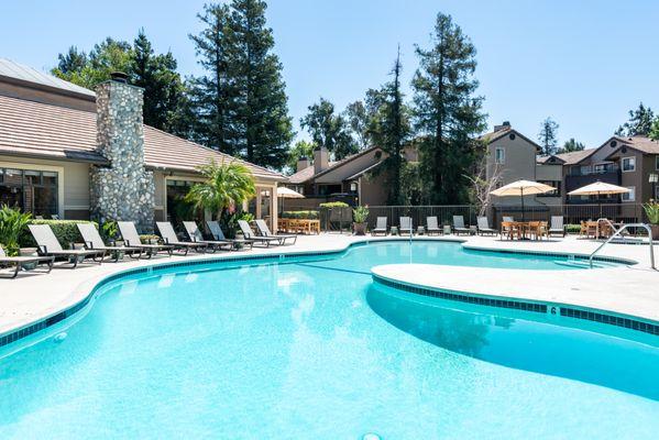 Creekside Alta Loma Apartments