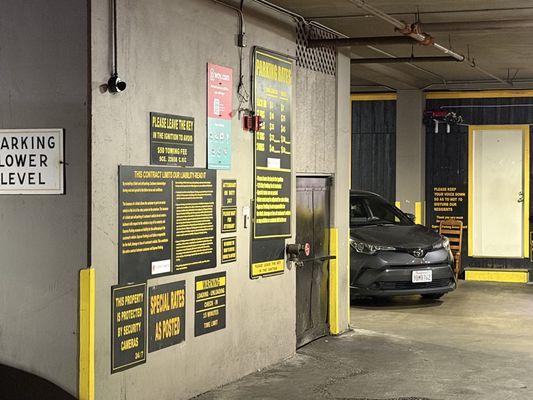 no "lot full" or "no parking" sign