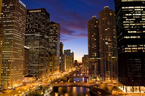 Stunning View of the Chicago River at night