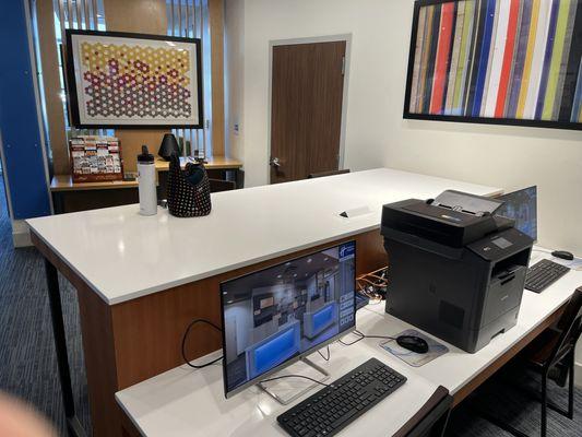 Holiday Inn Express & Suites Roanoke - Civic Center