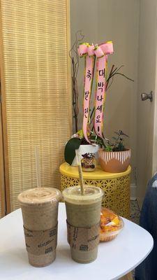 (Strawberry Banana Kale sub mango) and (Strawberry Banana Kale added mango) with mango from the fridge ! + tajin