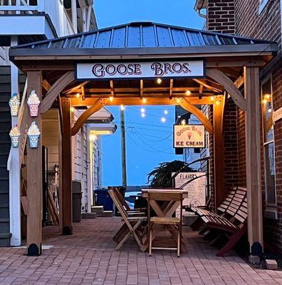 Baltimore Hill Ice Cream Parlor Patio located at 252 Baltimore Street Gettysburg, PA 17325