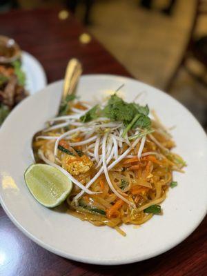 Shrimp Pad Thai ()