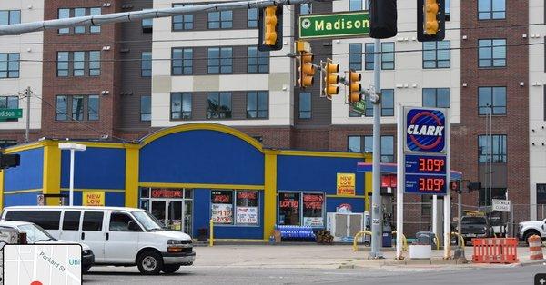 THIS PLACE IS HORRIBLE. Owner will screw you however they can. do not shop here. bad gas, bad goods, bad owner. A2 has so much better.