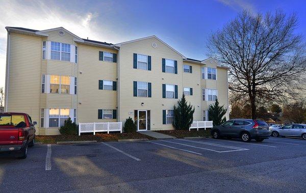 Colonial Manor Apartments