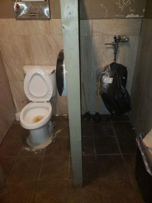 Pyzanos Lounge & Grill