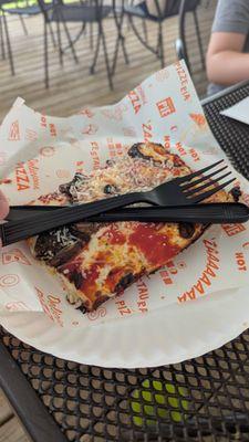 These plastic utensils will help you exactly zero when trying to cut this pizza