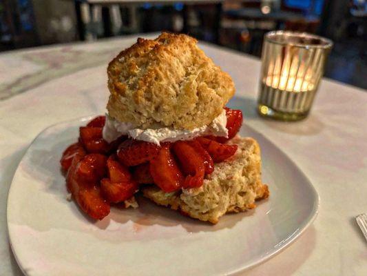 Biscuit Style, strawberry shortcake