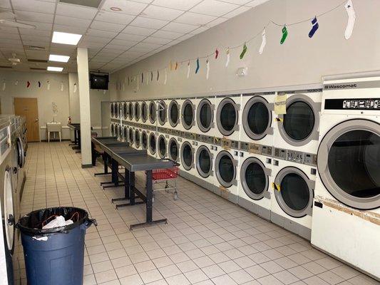 Lots of machines, unfortunately as you can tell by the yellow tape, most are out of order.