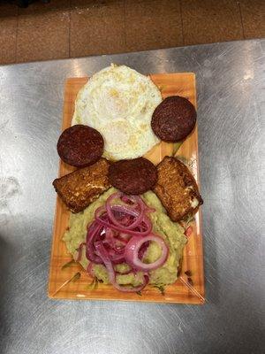 Mangu con tres golpes
