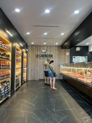 The meat market has excelente selection of meat. It's well organized and clean.