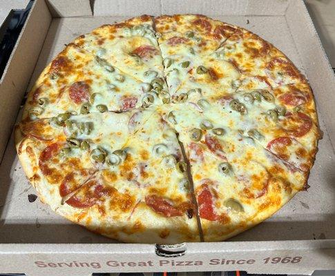 Pepperoni and green olive with Alfredo sauce (pie cut)