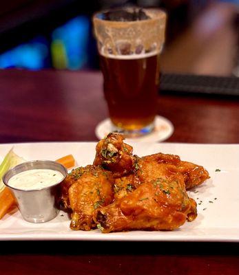 7 piece bone-in hot wings & Pumpkin Ale w/ additional brown sugar & pumpkin spice rim