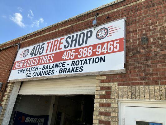 Front sign off of NW 39th Expressway