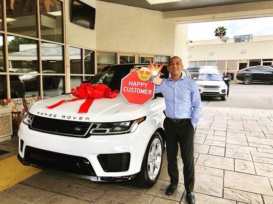 Mike picked up his brand new 2018 Range Rover HSE. We keep our customers happy by saving them time and money.