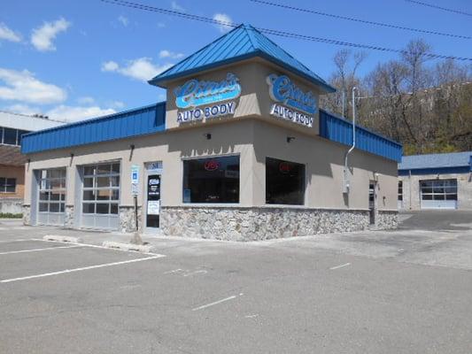 Citro's Auto Body office and customer waiting area